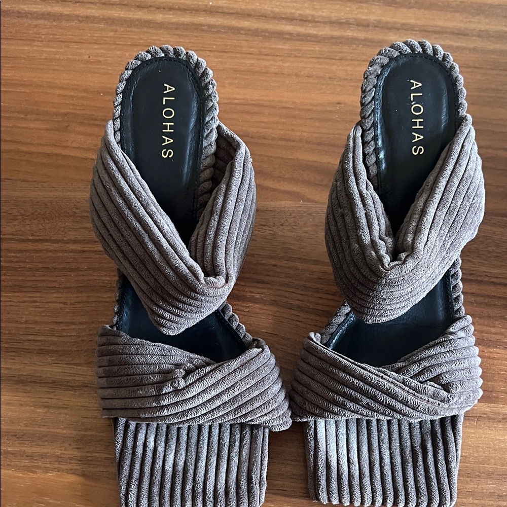 ALOHAS Textured Coffee Brown Sandals